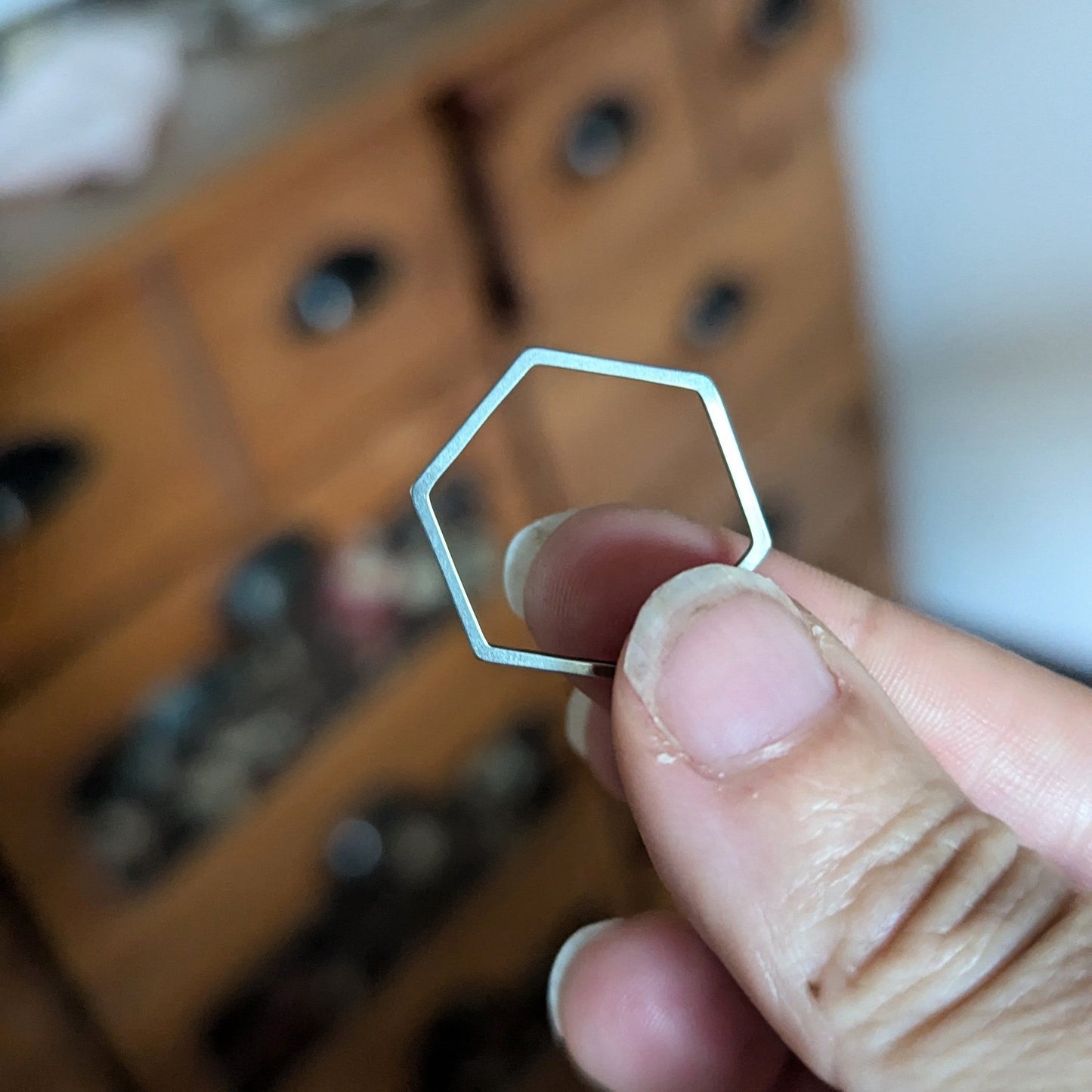 hexagone argenté pour fabrication bracelet en poils d'animaux