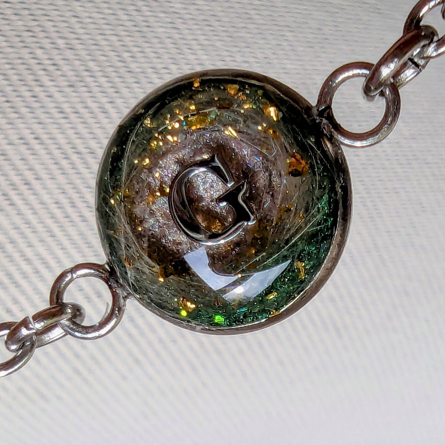 bracelet souvenir avec initiale et poils animal