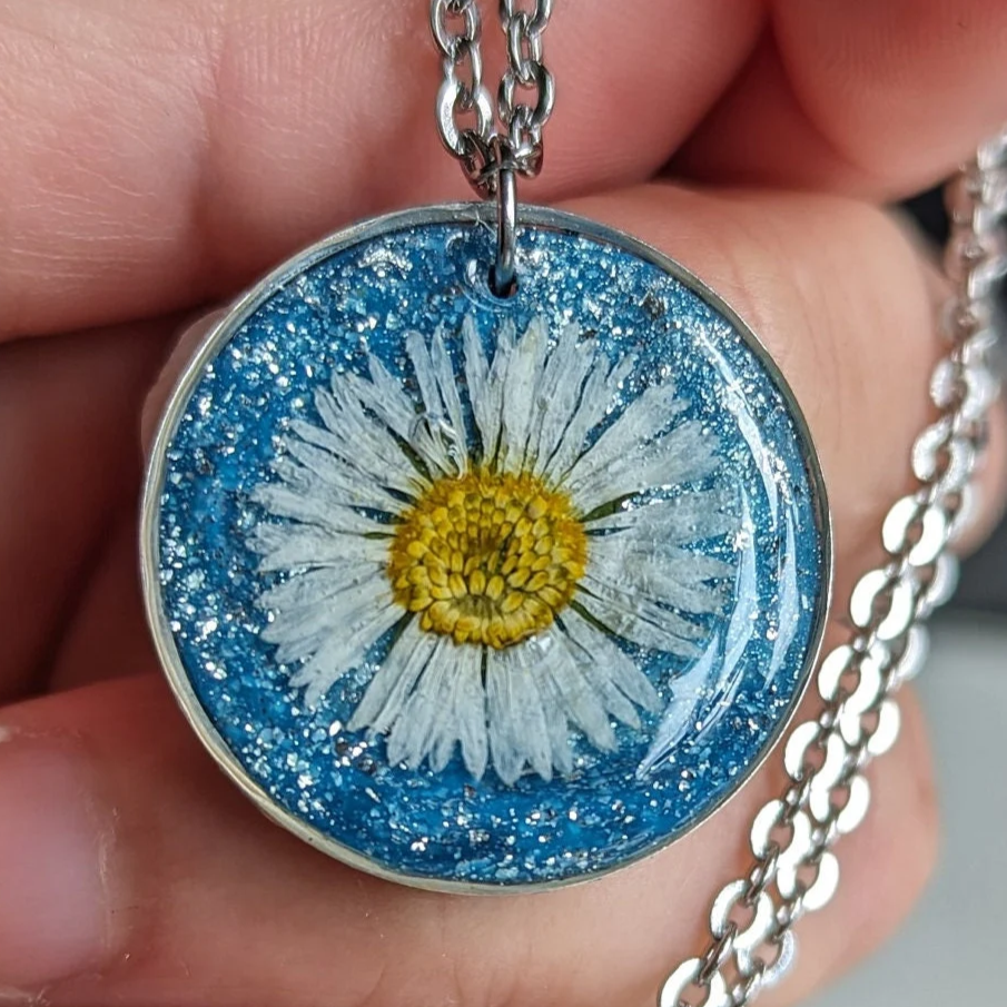 Collier pâquerette et paillettes argentées