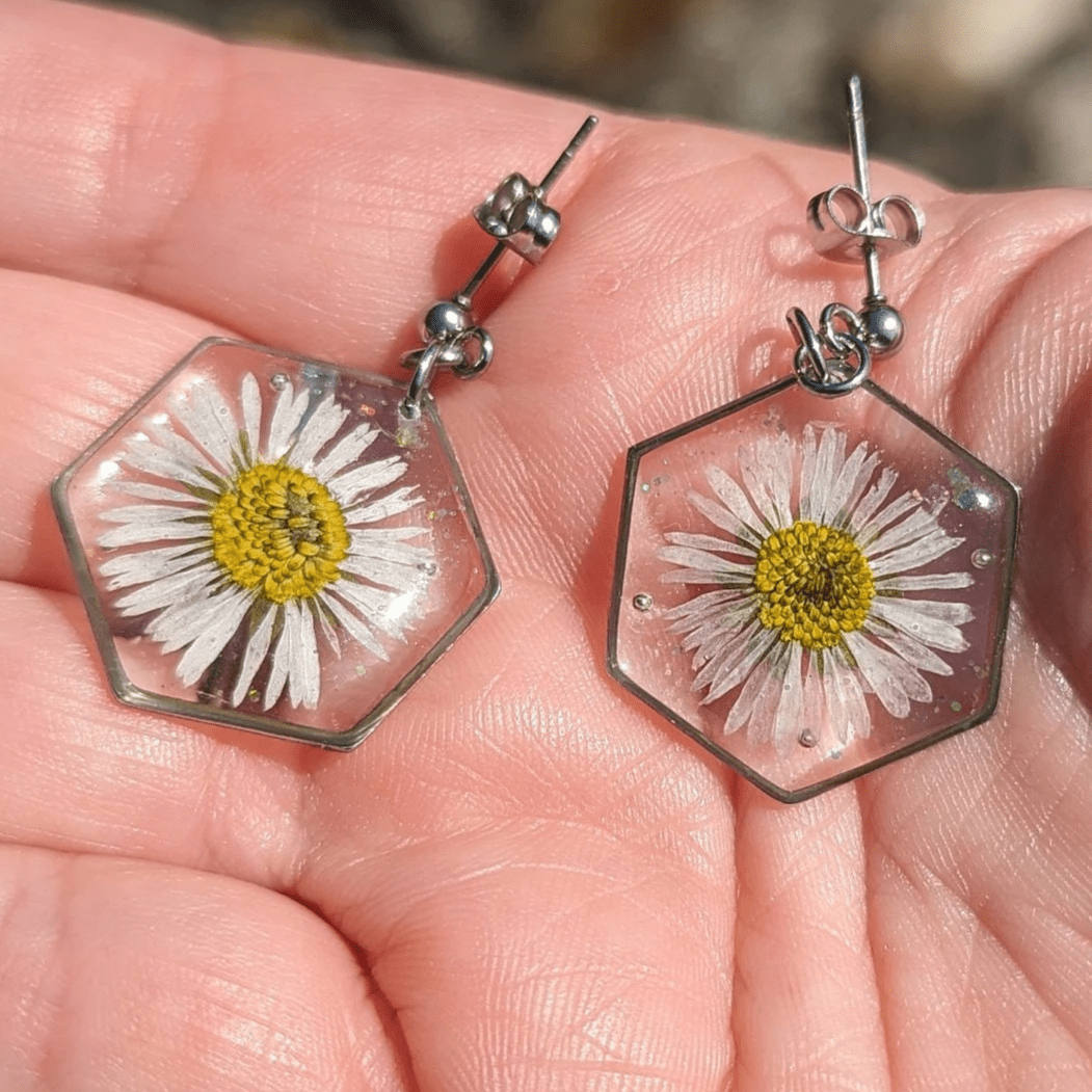Étreinte Éternelle Boucles d'oreilles Boucles d'oreilles Pâquerettes