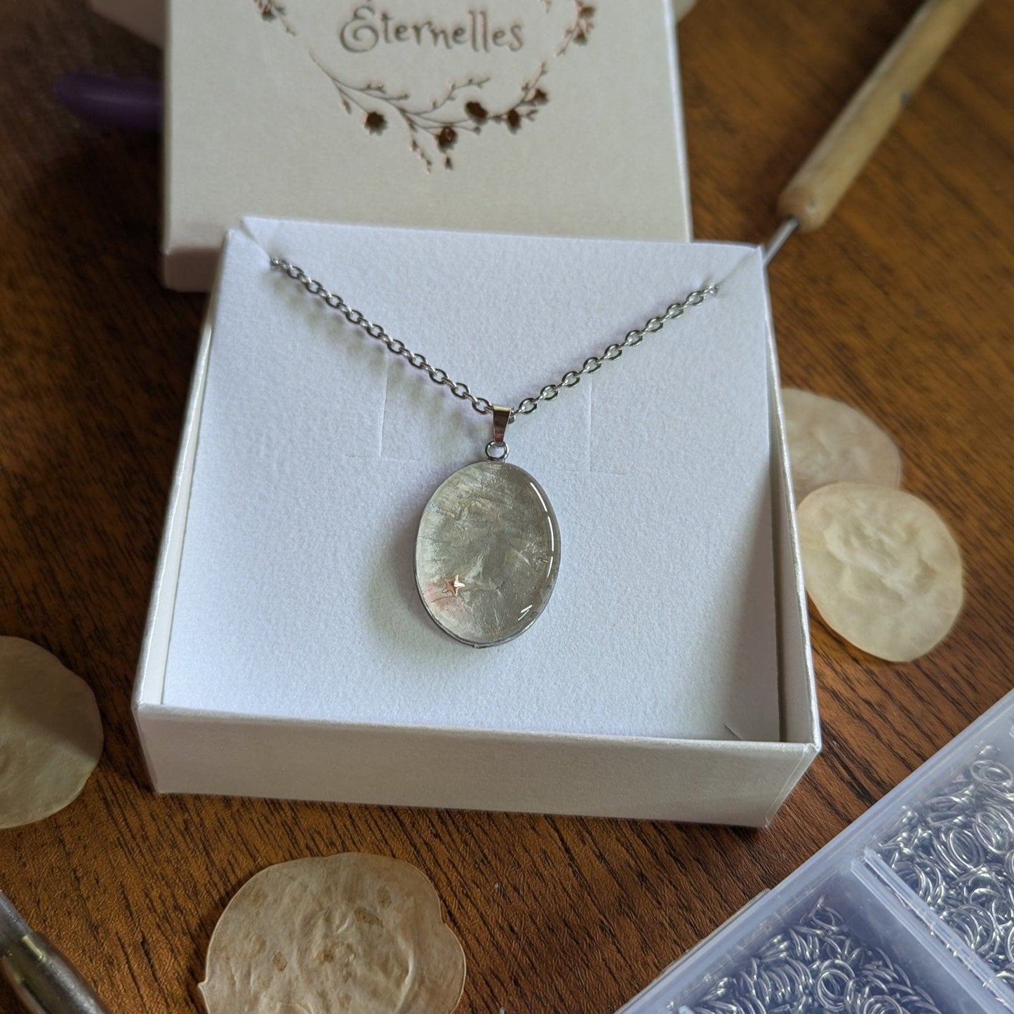 Étreinte Éternelle Colliers Collier Monnaie du pape & étoile