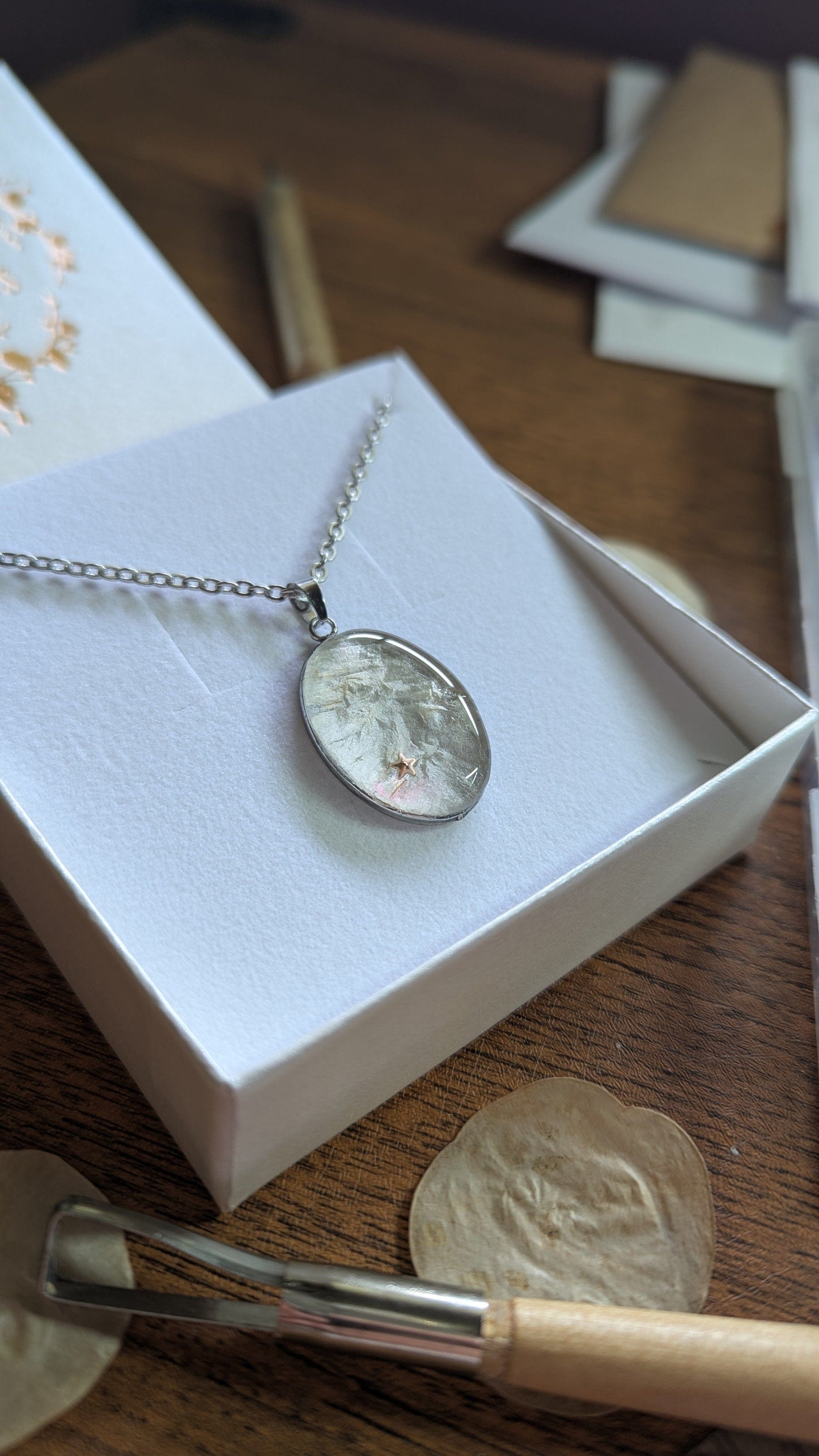 Étreinte Éternelle Colliers Collier Monnaie du pape & étoile