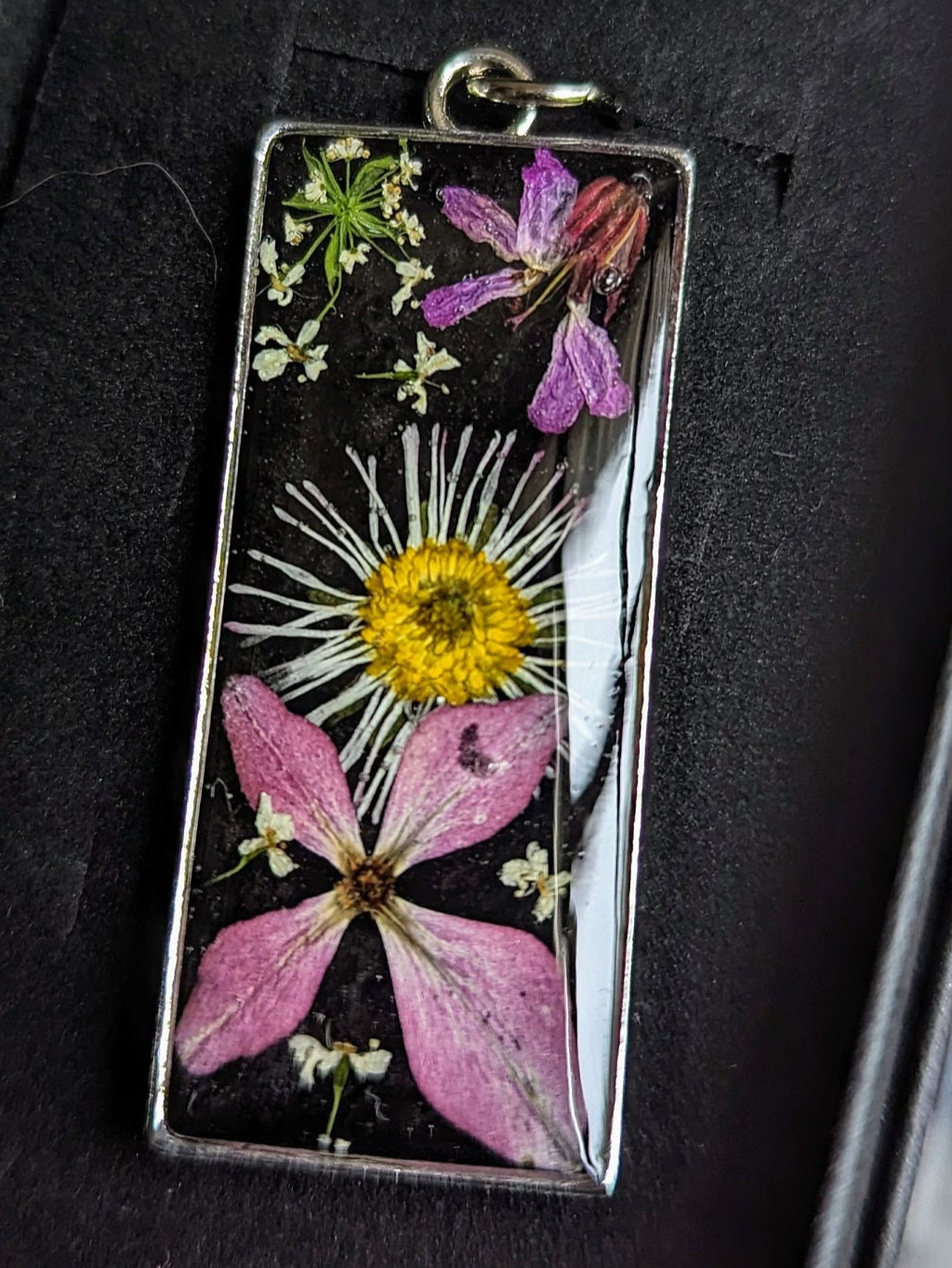 Porte-clés en résine et fleurs séchées
