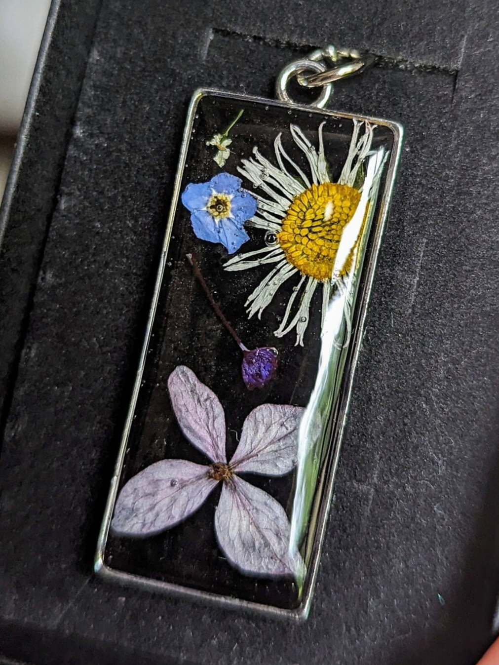 Porte-clés en résine et fleurs séchées