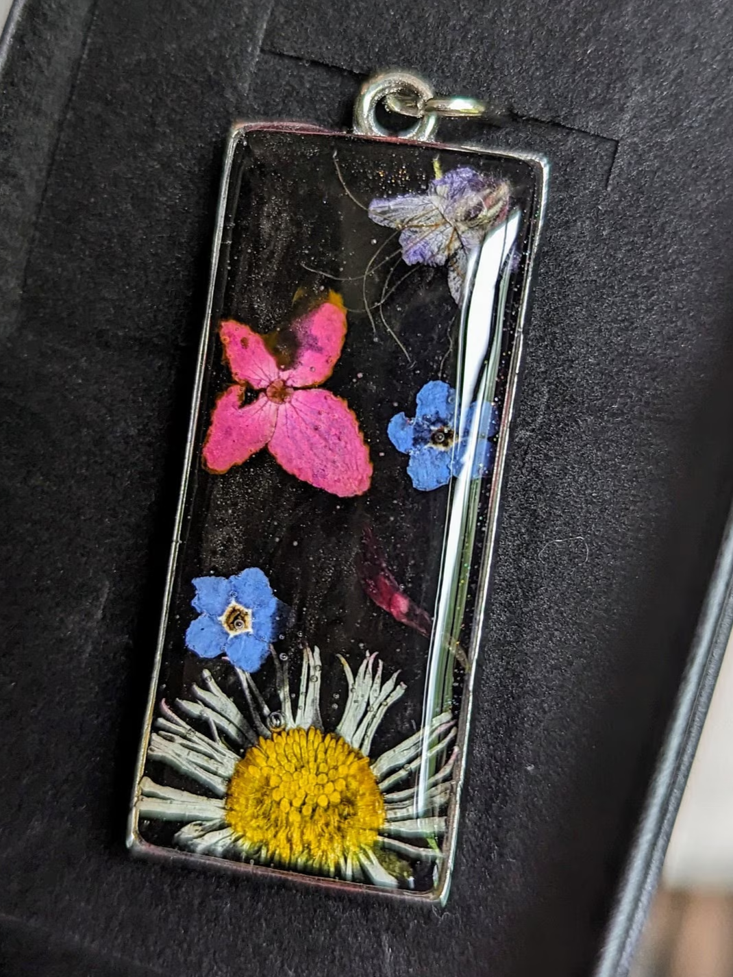 Porte-clés en résine et fleurs séchées