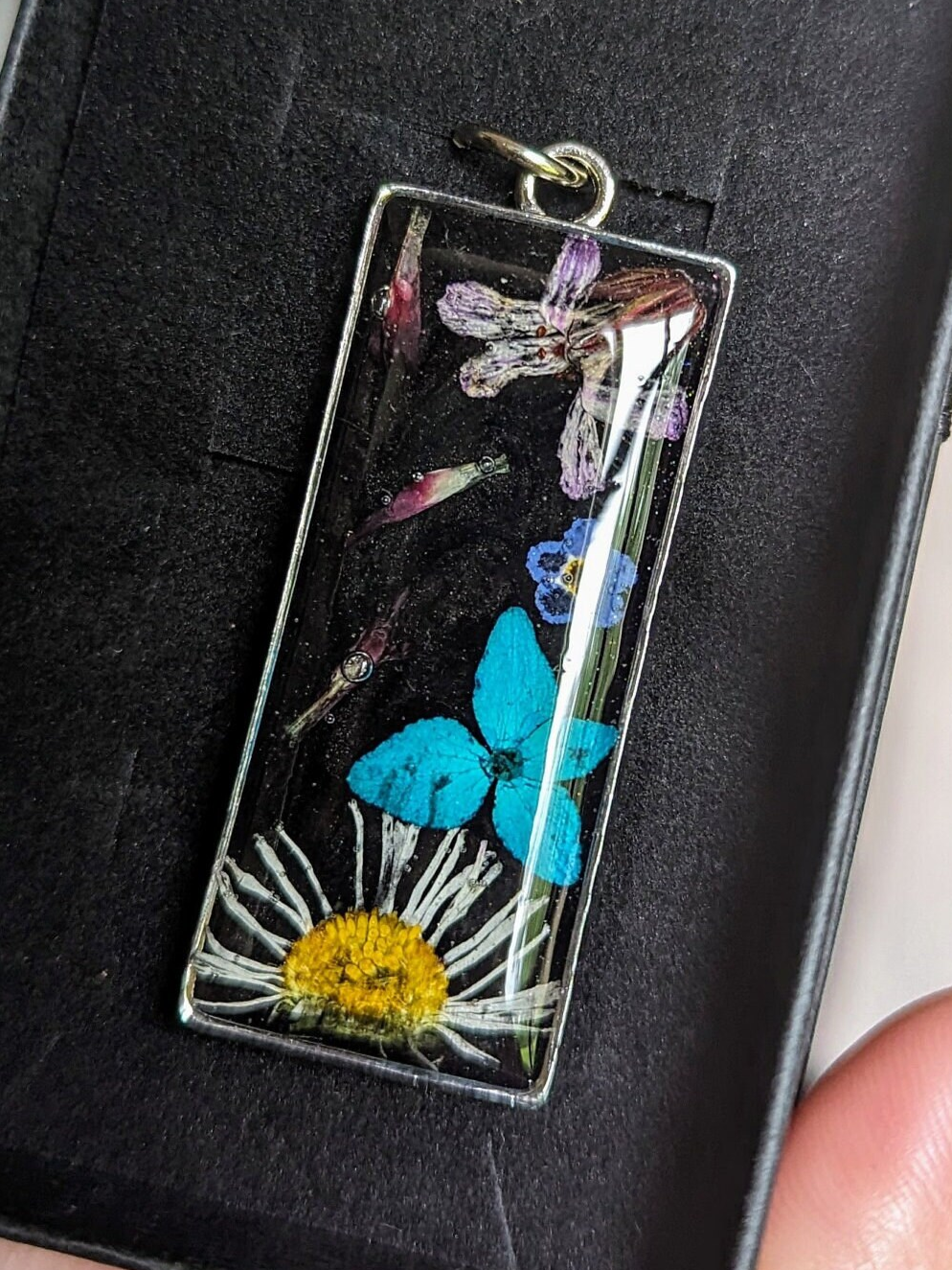 Porte-clés en résine et fleurs séchées
