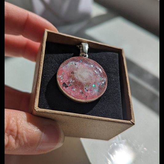médaillon souvenir rose galaxie poils animal