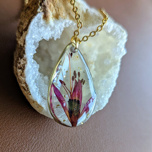 collier fleur fushia pendentif goutte