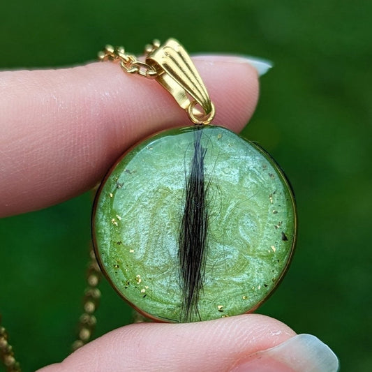 collier oeil de chat noir fait main poils moustaches