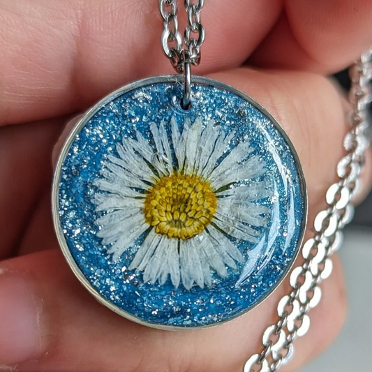 Collier pâquerette et paillettes argentées