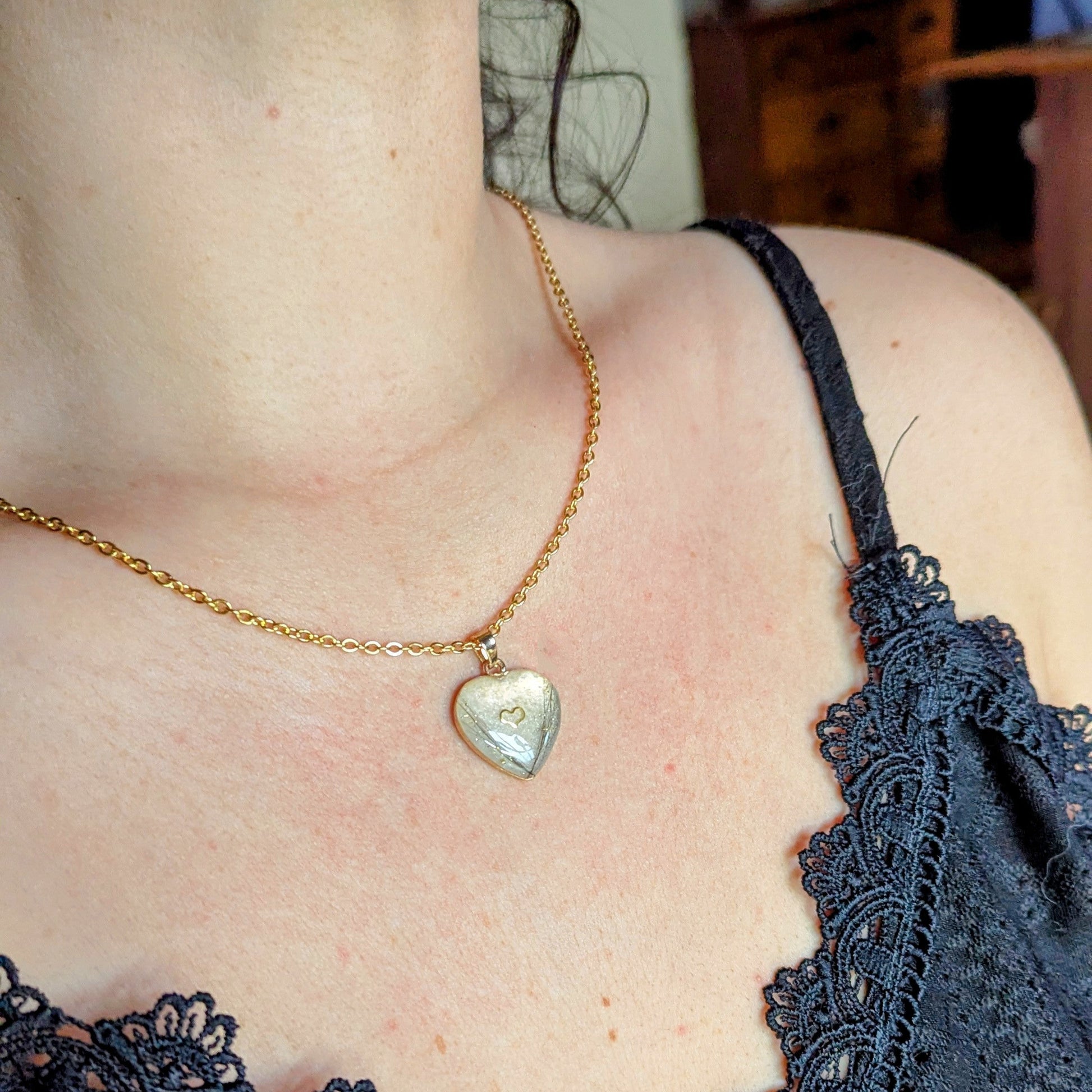 collier coeur souvenir poils animal cheveux crin cendres