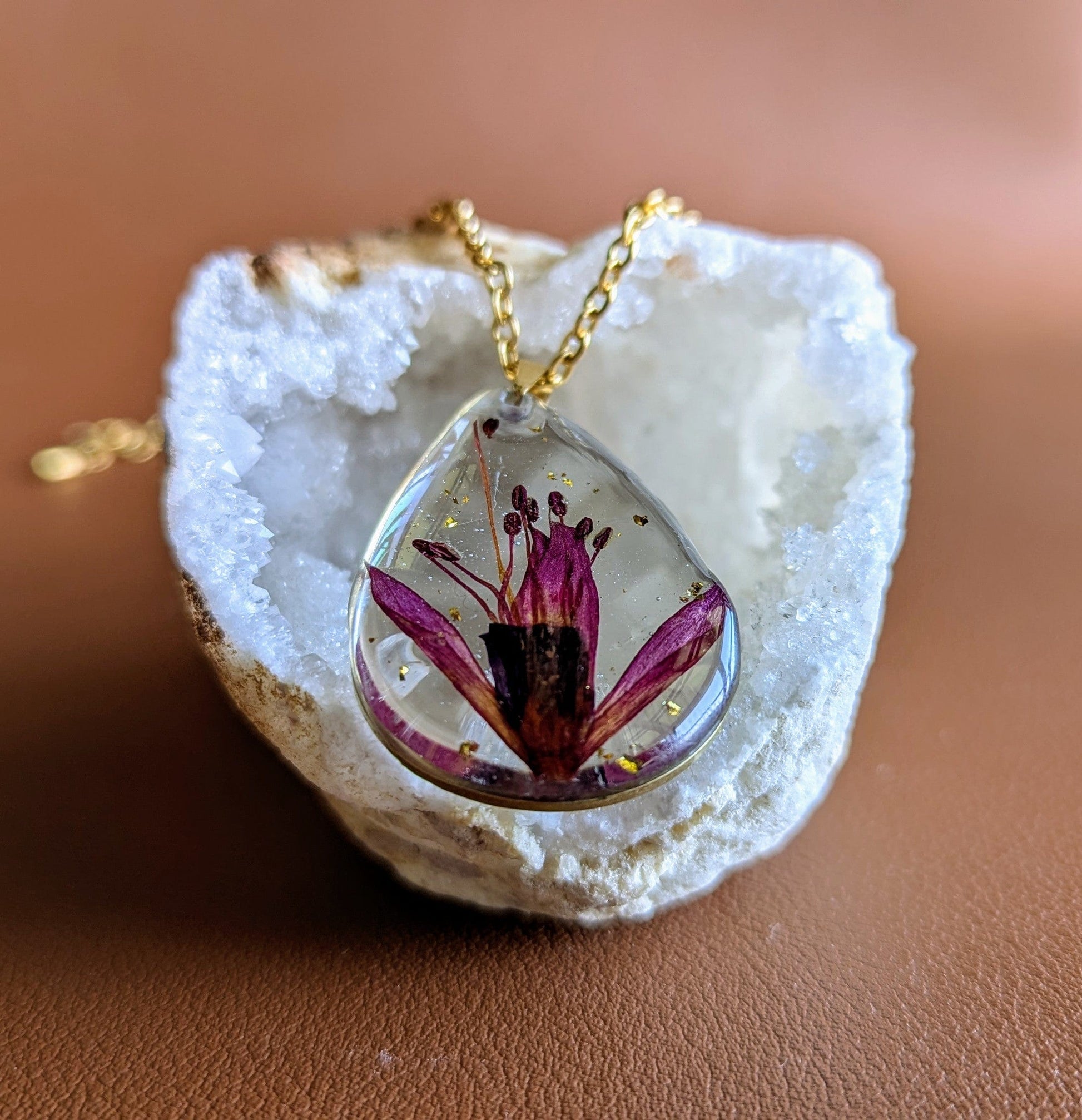 Étreinte Éternelle Colliers Collier Fuchsia I
