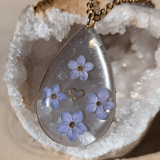 Étreinte Éternelle Colliers Collier goutte dorée et myosotis
