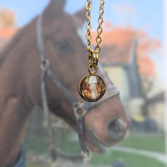 Collier souvenir animal Subtilys en or laminé 14k, médaillon fin avec inclusion de poils ou cendres — vue 11