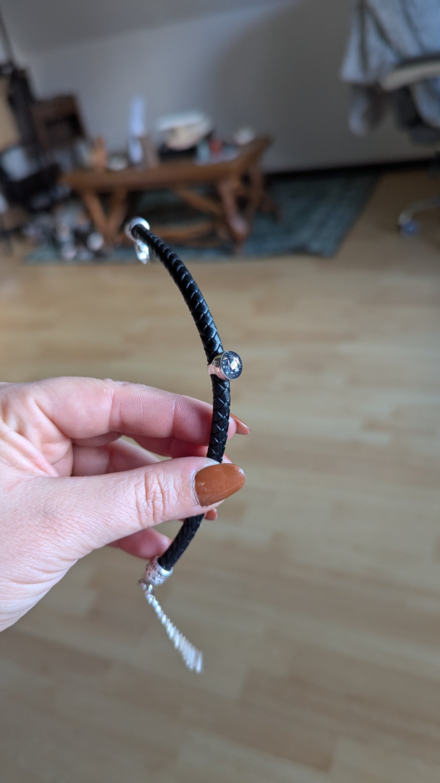 Bracelet "Cosmos" homme fait main en cuir tressé avec cendres animaux