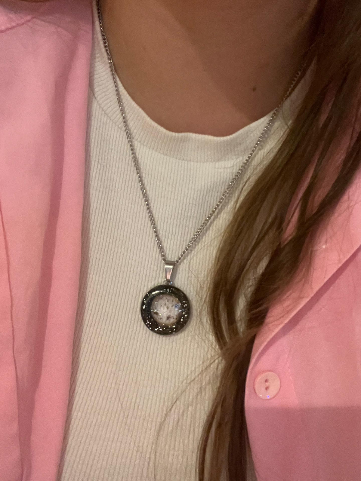 Collier souvenir réversible L'intuitif en acier inox ou or laminé 14k avec poils et cendres d'animal — vue 12