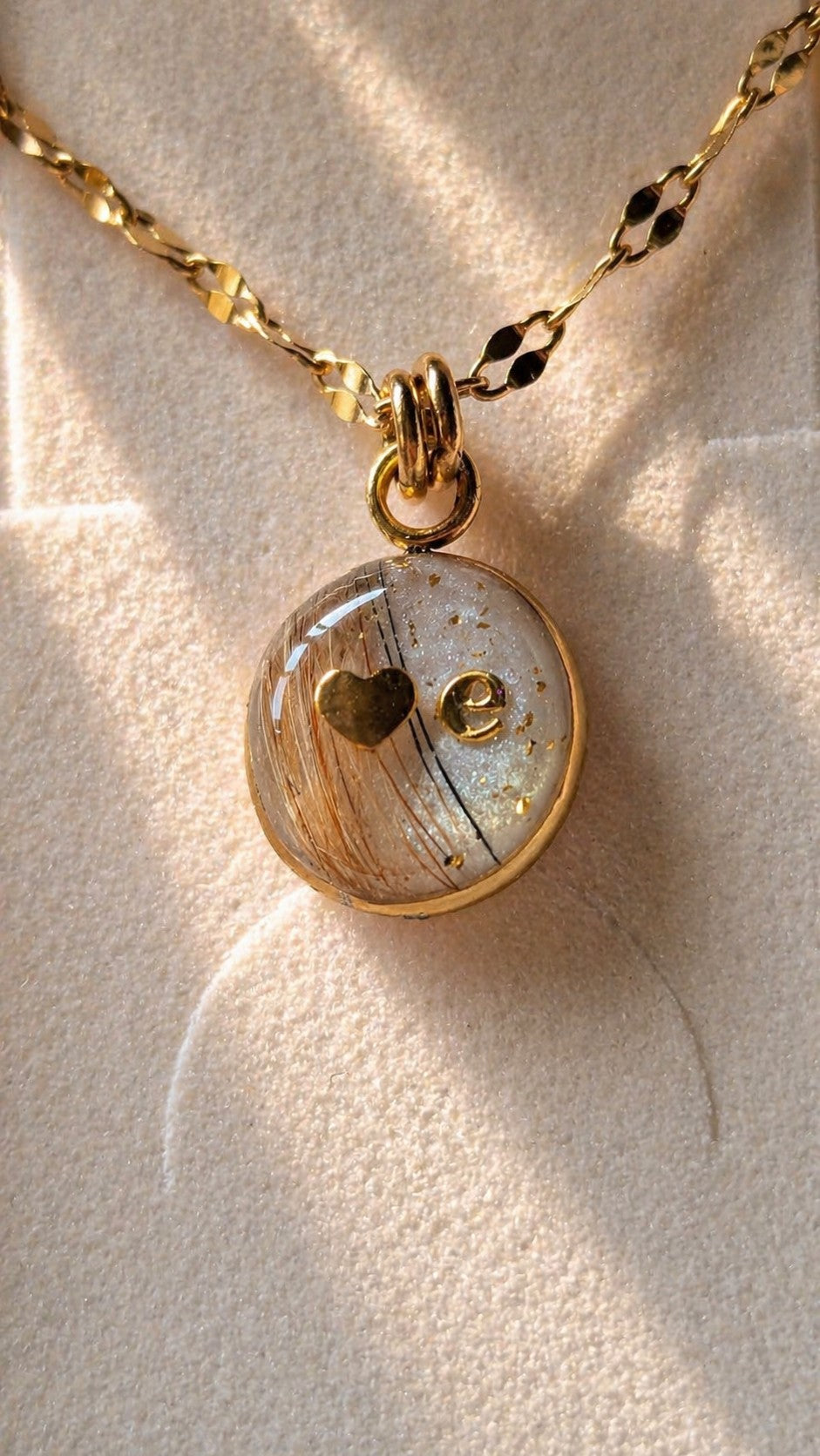 Collier souvenir animal Subtilys en or laminé 14k, médaillon fin avec inclusion de poils ou cendres — vue 35