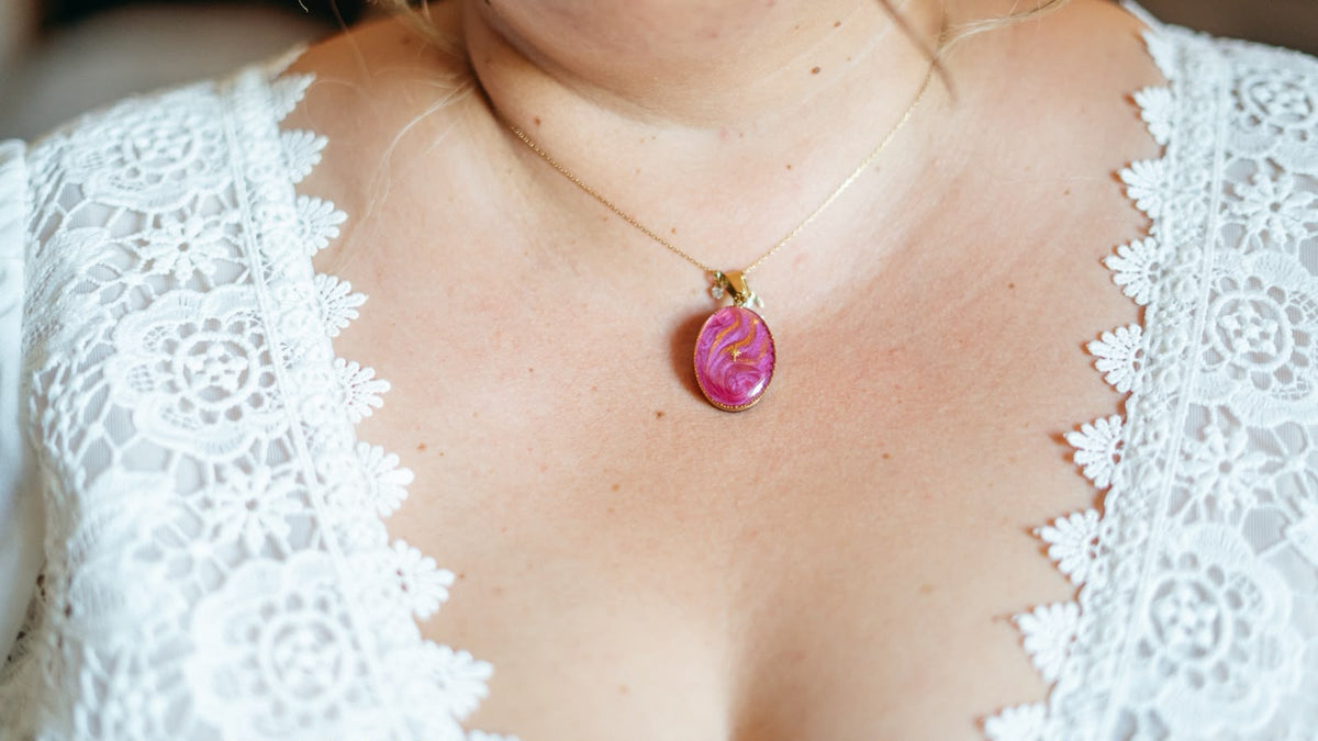 Collier souvenir réversible L'intuitif en acier inox ou or laminé 14k avec poils et cendres d'animal — vue 14