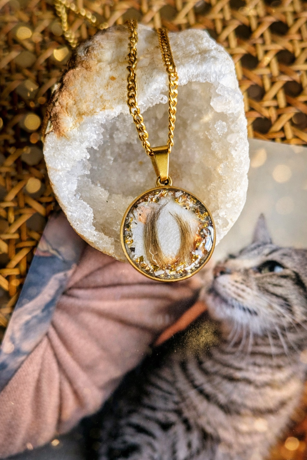 Collier souvenir réversible L'intuitif en acier inox ou or laminé 14k avec poils et cendres d'animal — vue 15