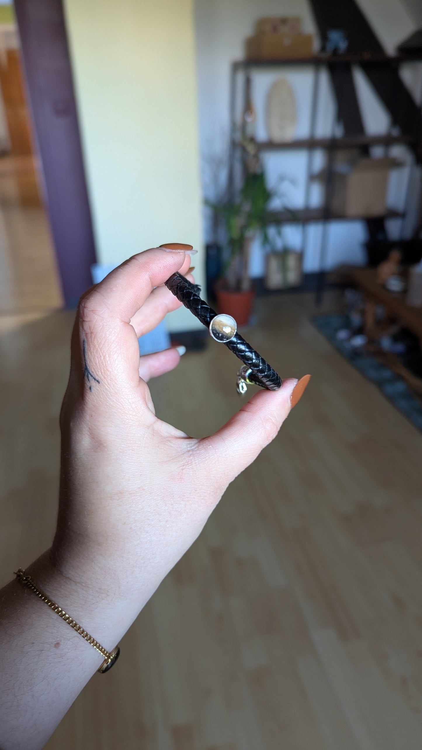 Bracelet "Memorys" homme fait main en cuir tressé avec souvenirs animaux