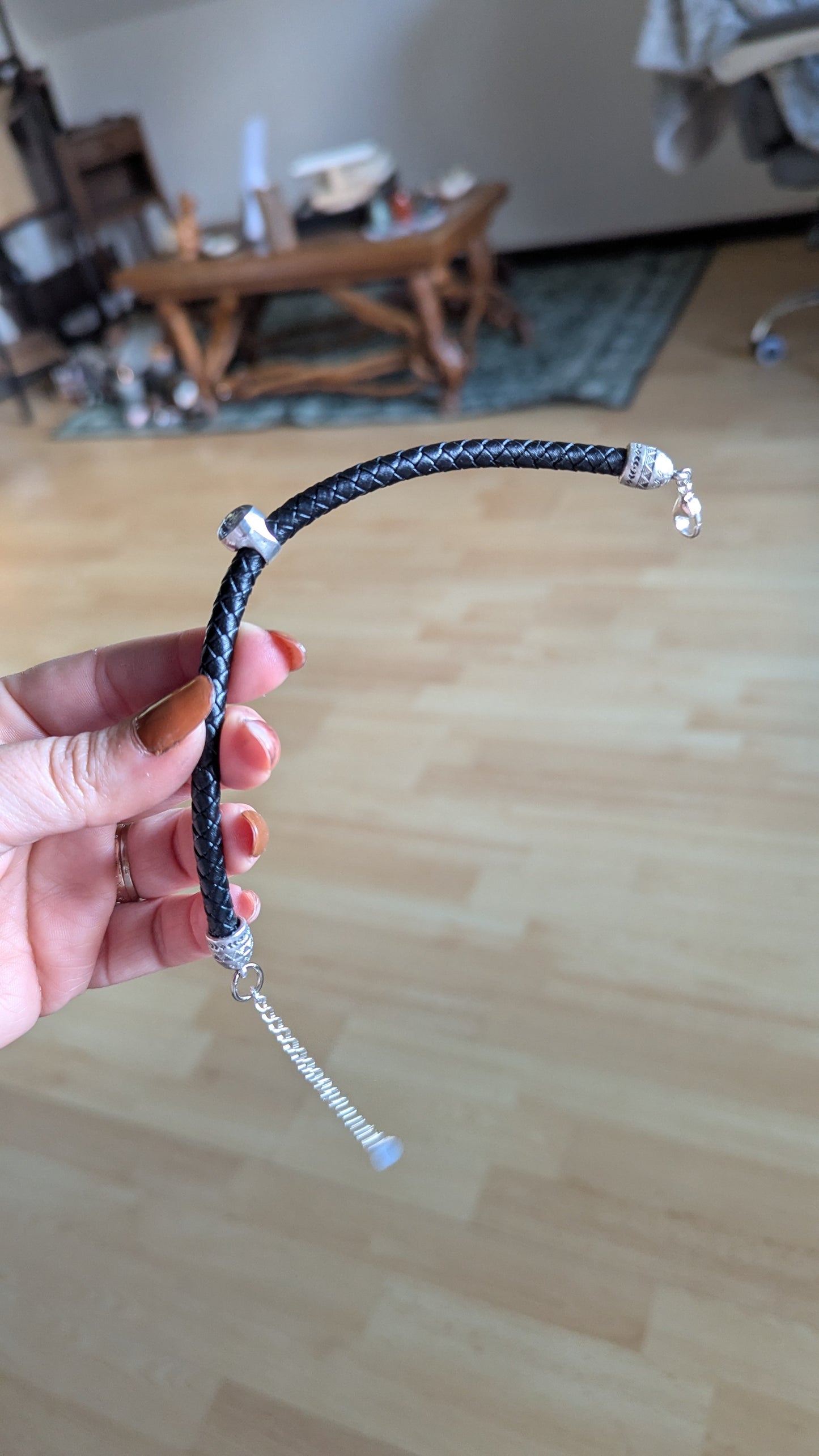 Bracelet "Cosmos" homme fait main en cuir tressé avec cendres animaux