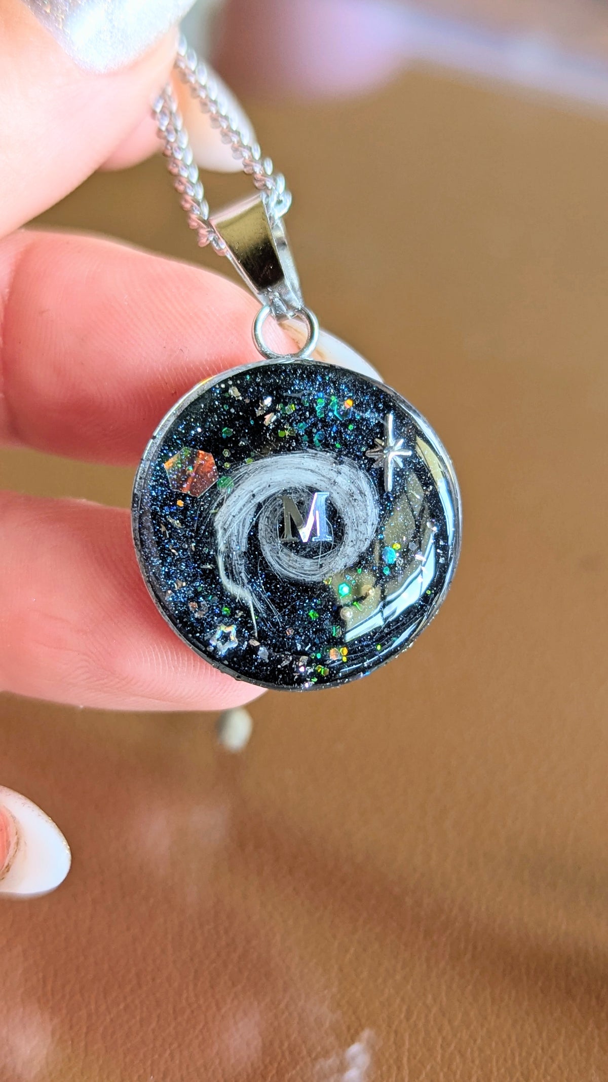 Collier souvenir animal Galaxy en acier inox ou or laminé avec inclusion de poils et cendres — vue 5