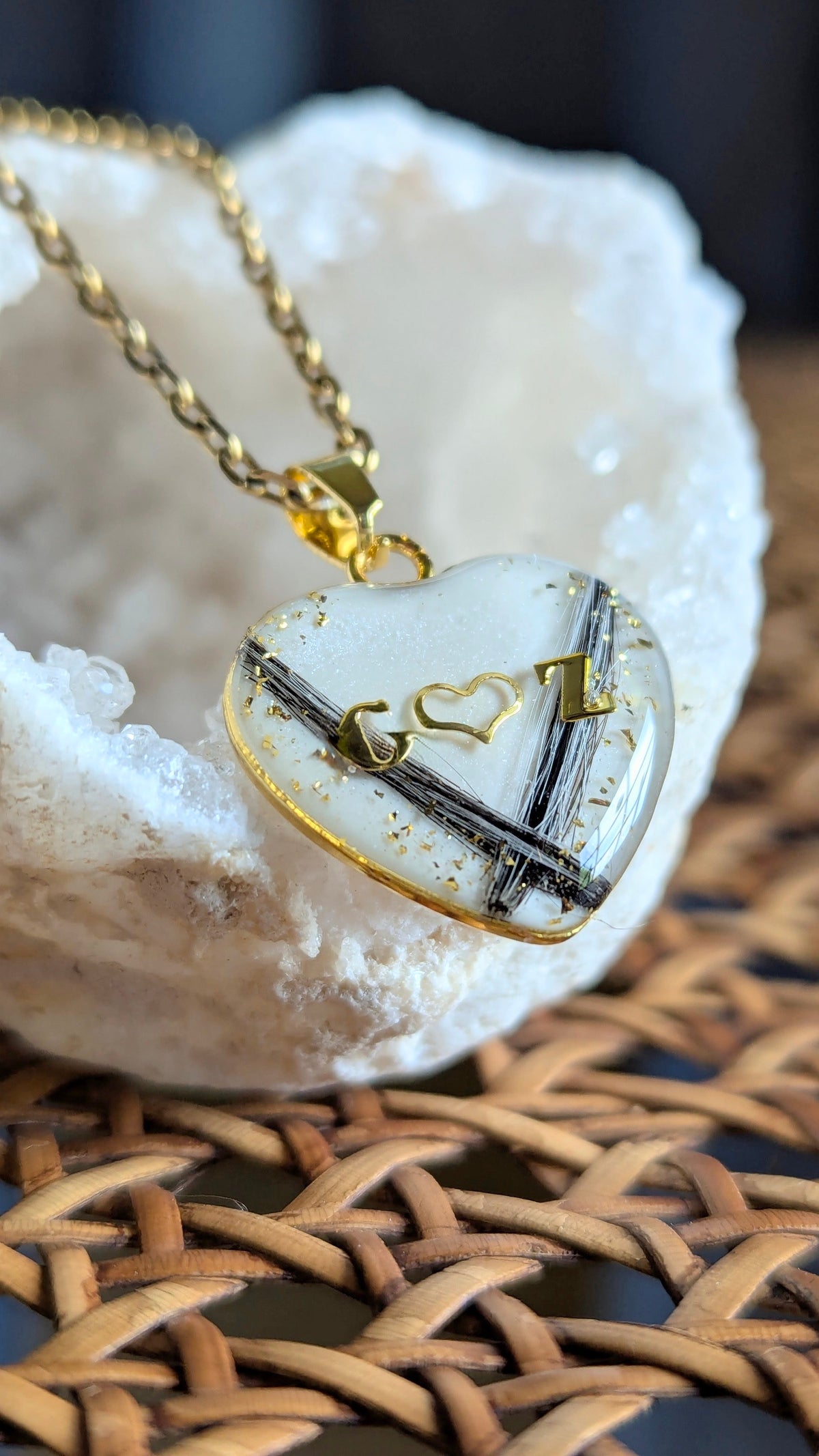Collier souvenir animal Amorys en acier inox avec inclusion résine de poils, plumes ou cendres — vue 16