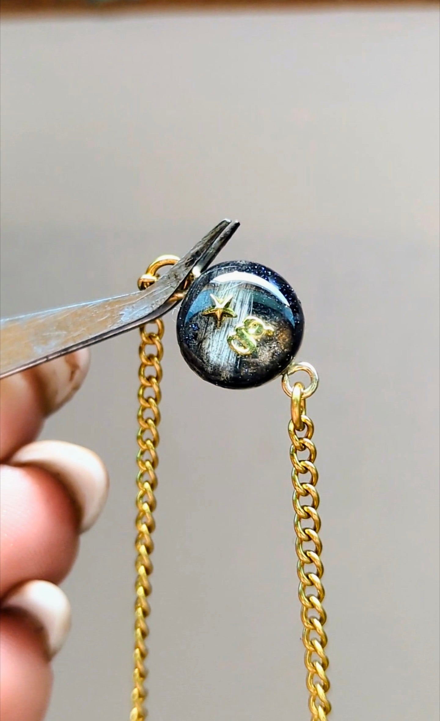 Bracelet souvenir animal Subtilys en or laminé 14k avec inclusion résine de poils ou cendres — vue 33
