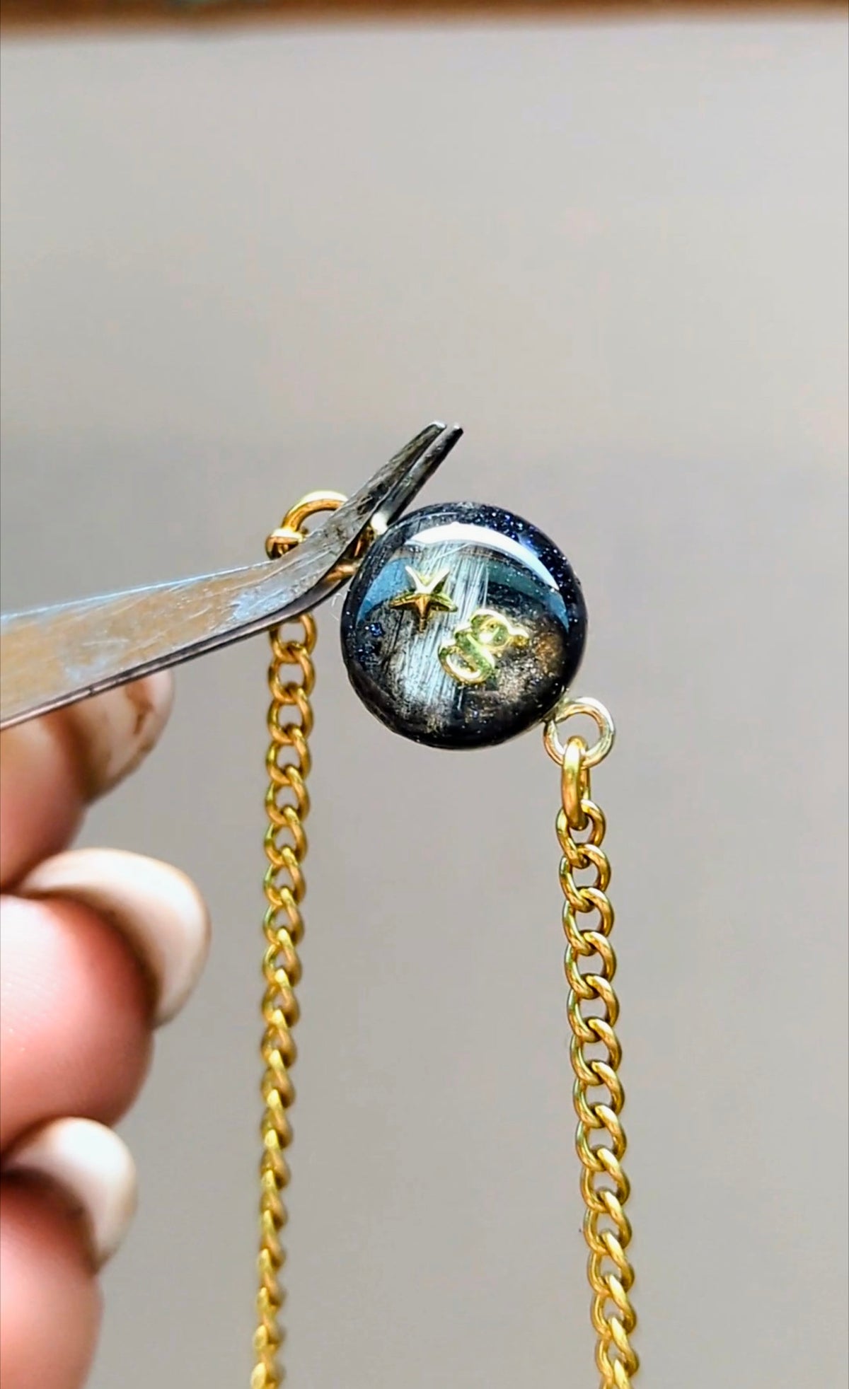 Bracelet souvenir animal Subtilys en or laminé 14k avec inclusion résine de poils ou cendres — vue 33