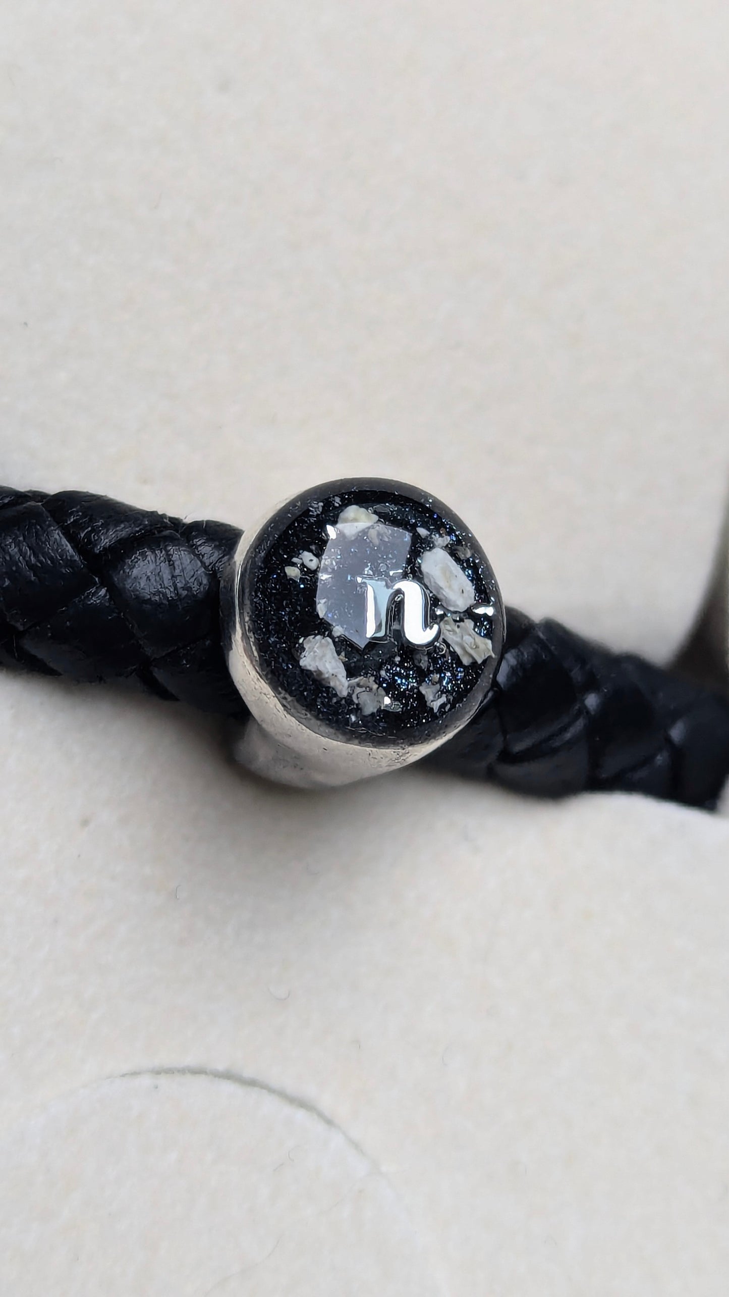 Bracelet "Cosmos" cabochon fait main en argent & cuir tressé