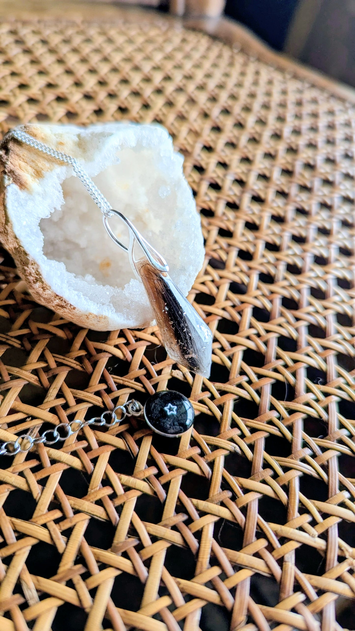 Collier pendule avec souvenirs d'animaux