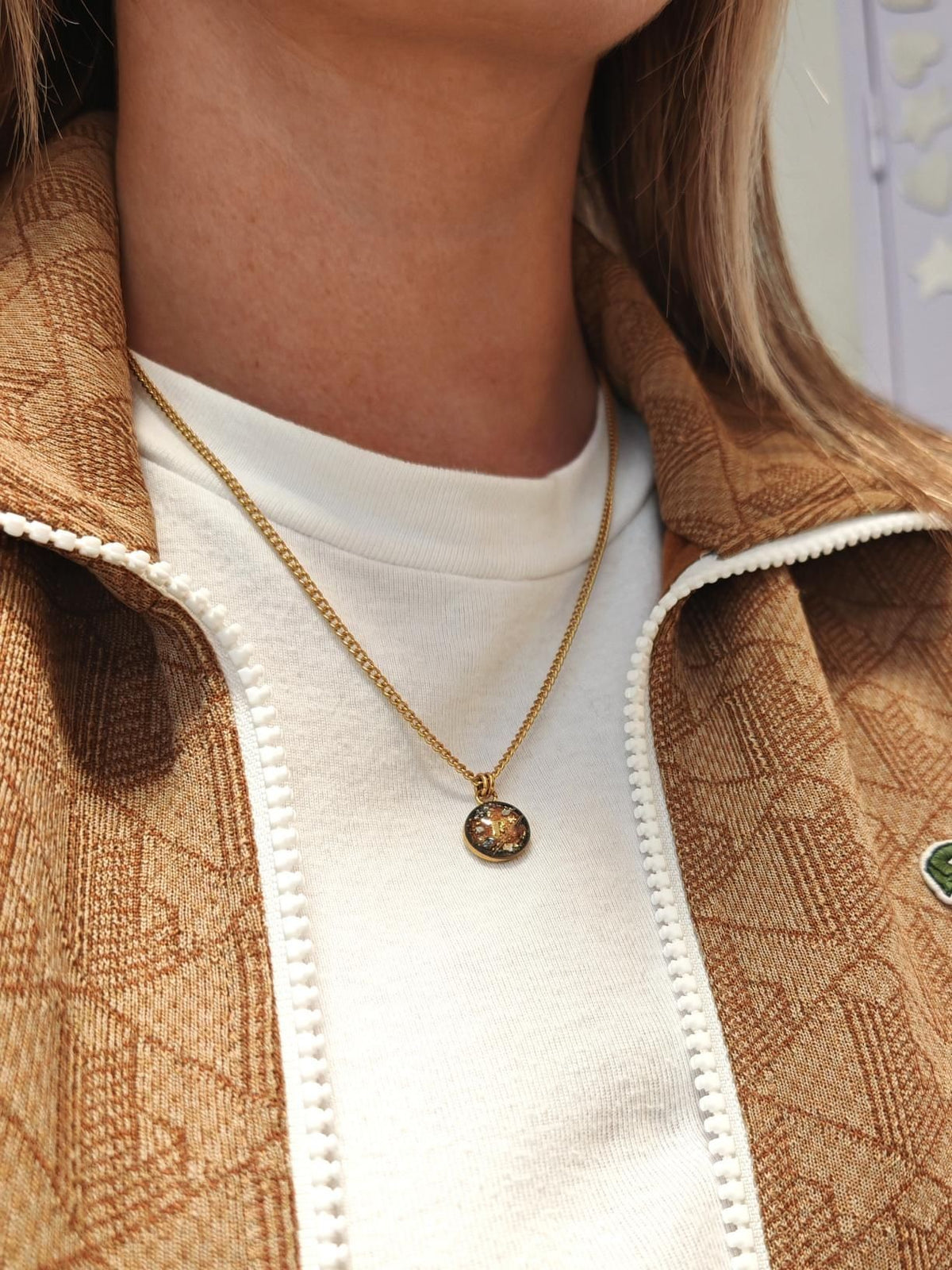 Collier souvenir animal Subtilys en or laminé 14k, médaillon fin avec inclusion de poils ou cendres — vue 26