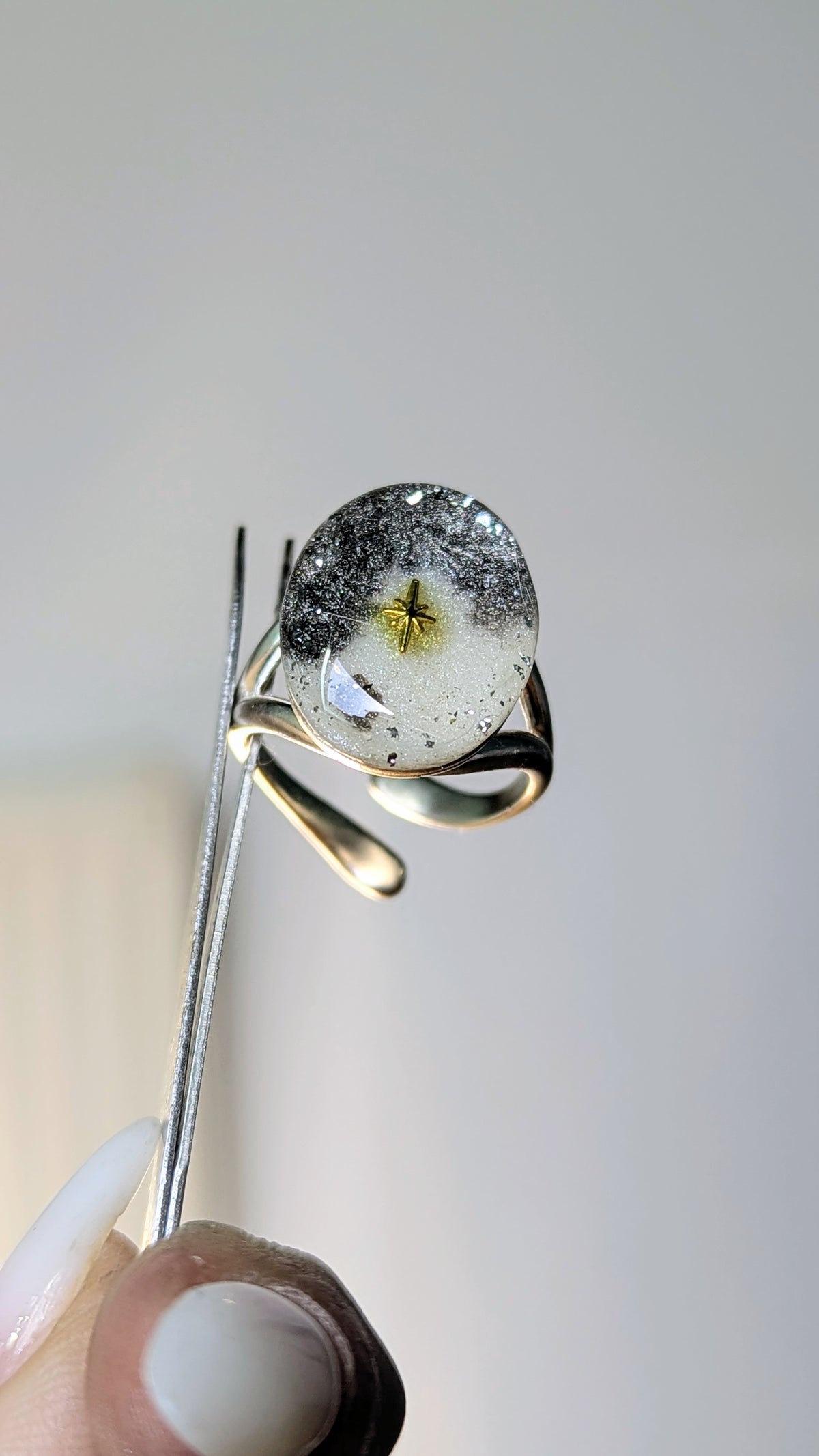 Bague souvenir animal L'intuitive en argent réglable avec inclusion de poils, moustaches ou cendres — vue 5