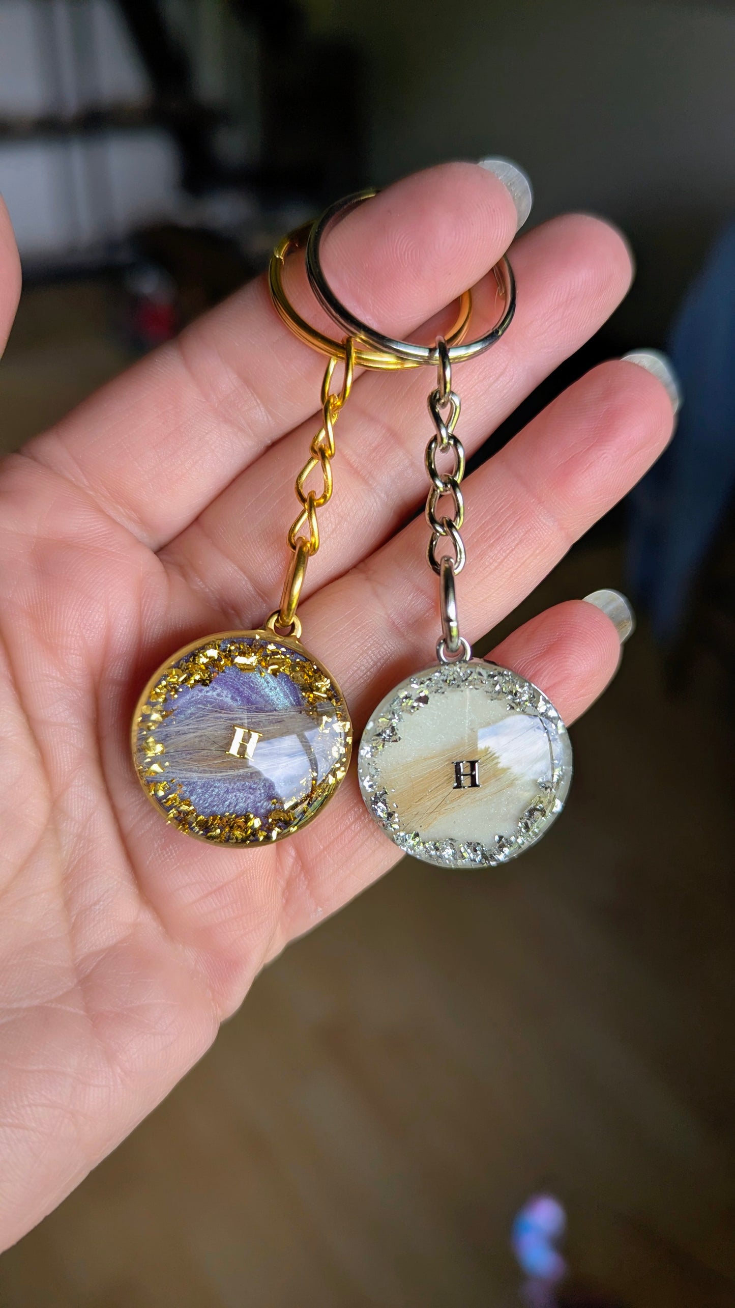 Porte-clés souvenir animal en acier inox avec inclusion résine de poils, plumes ou cendres — vue 16