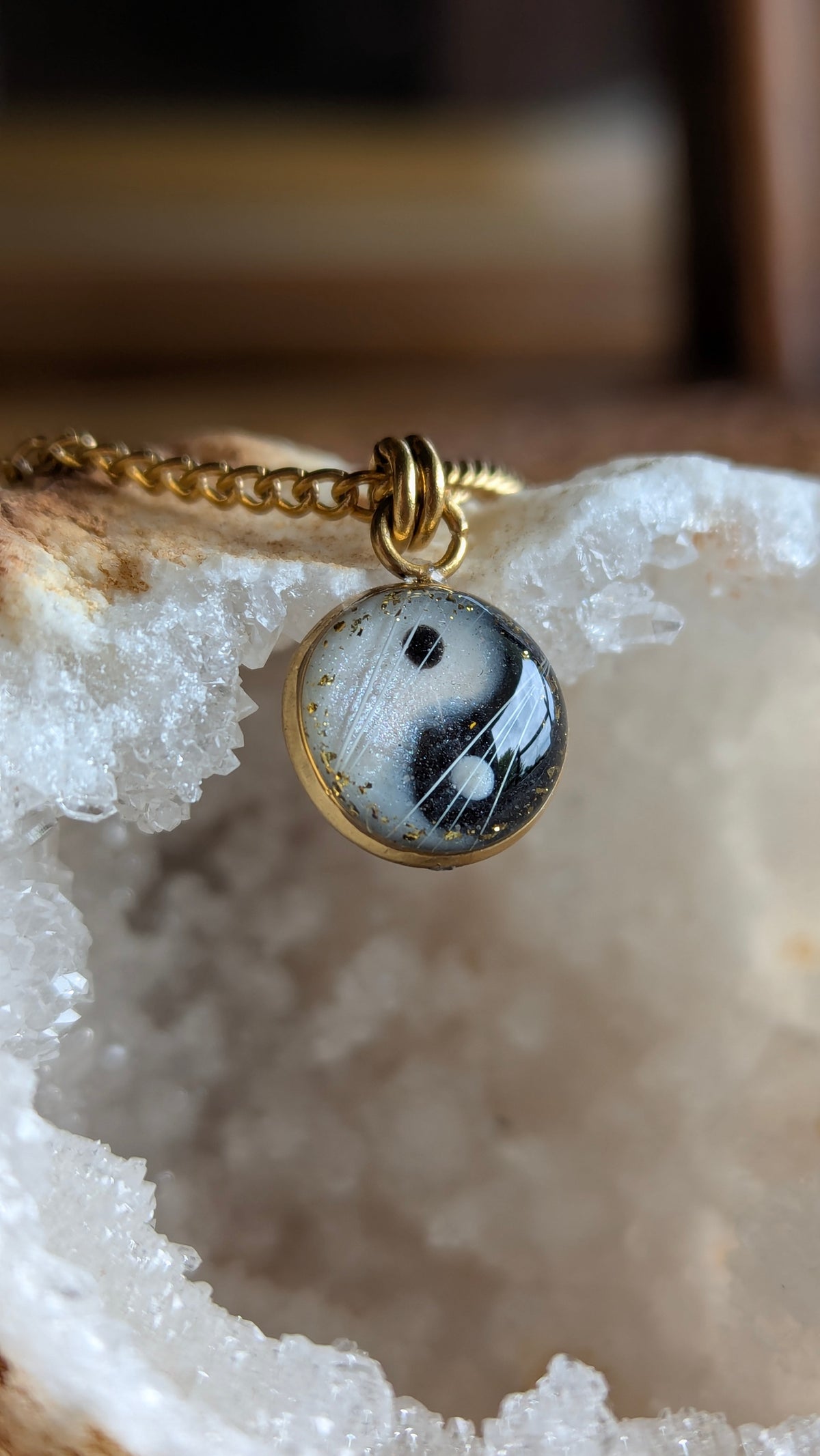 Collier souvenir animal Subtilys en or laminé 14k, médaillon fin avec inclusion de poils ou cendres — vue 29