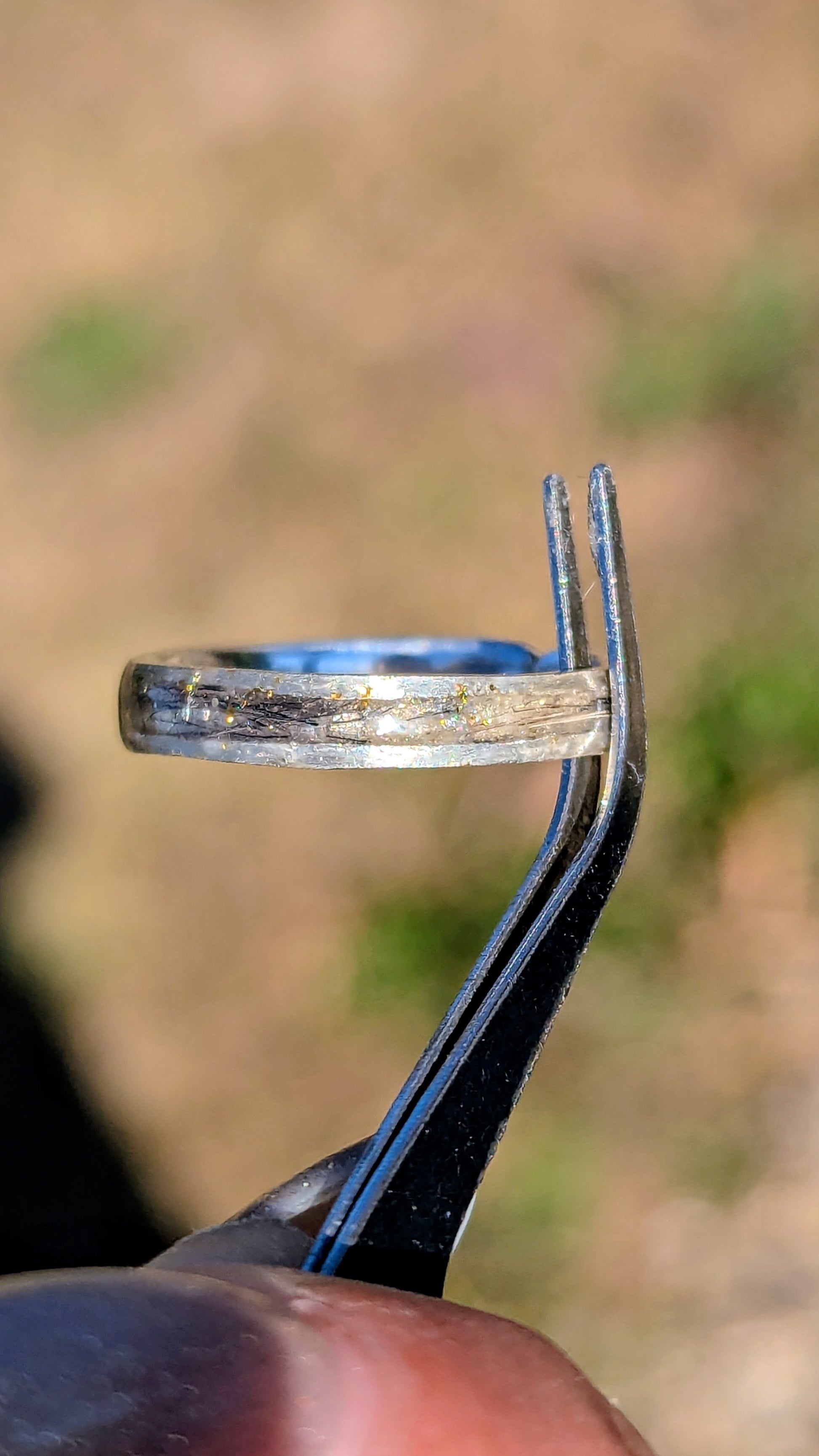 Bague souvenir animal Complys en argent massif forgé avec inclusion de poils ou cendres — vue 9