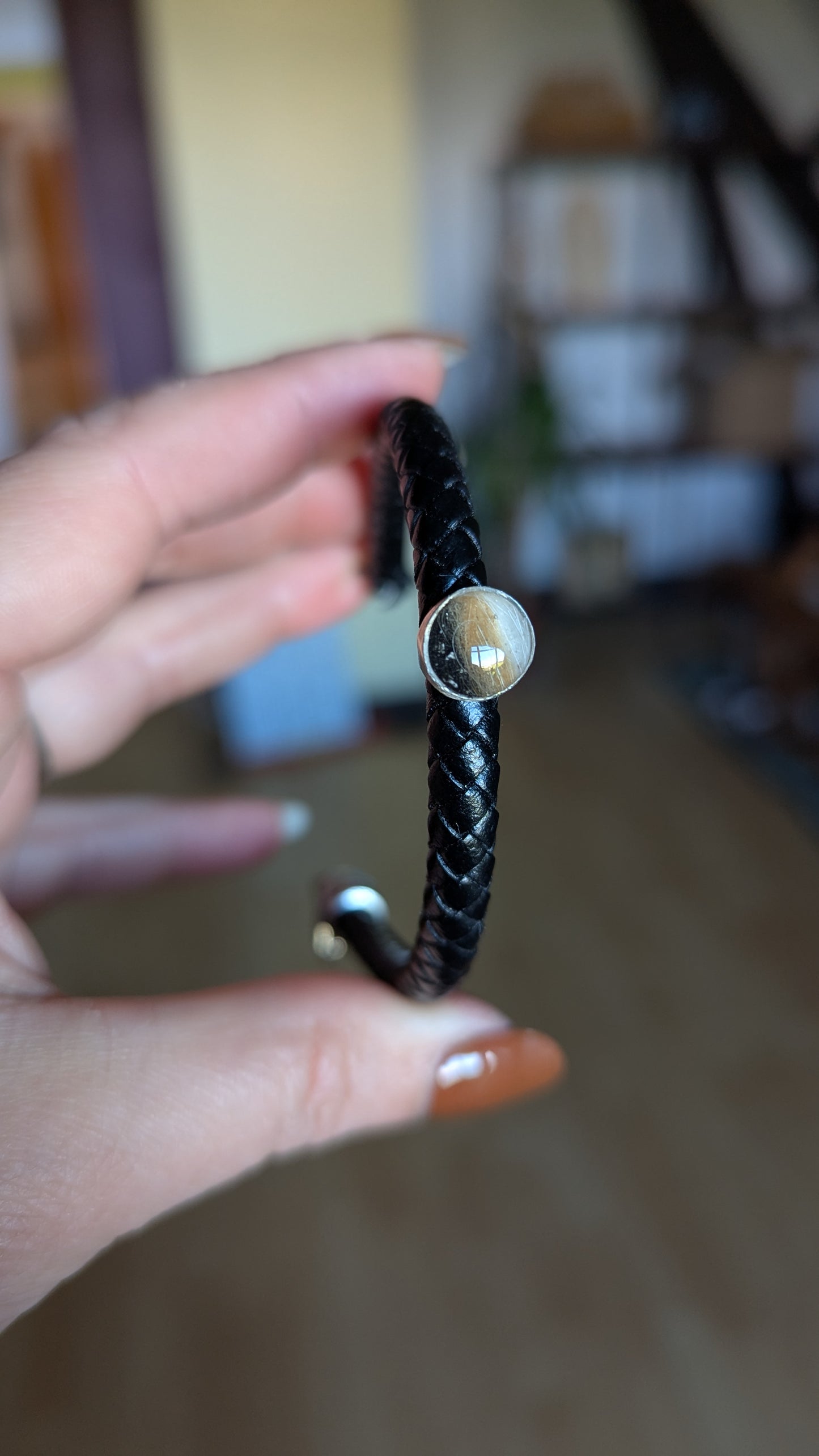 Bracelet "Memorys" homme fait main en cuir tressé avec souvenirs animaux