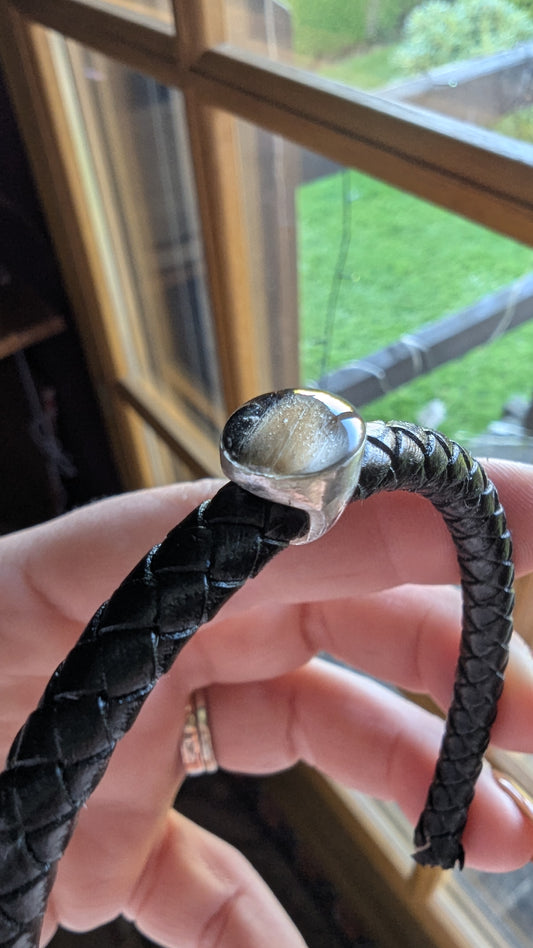 Bracelet "Memorys" homme fait main en cuir tressé avec souvenirs animaux