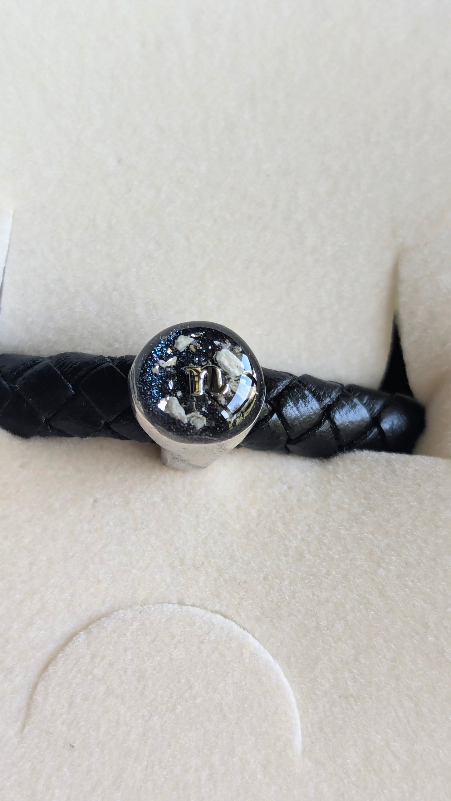 Bracelet "Cosmos" cabochon fait main en argent & cuir tressé